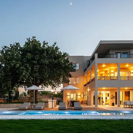 Tree Life Villa *